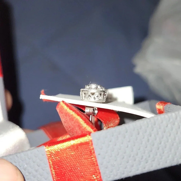 1/10 CTTW Diamond Sterling silver earrings - Picture 9 of 10